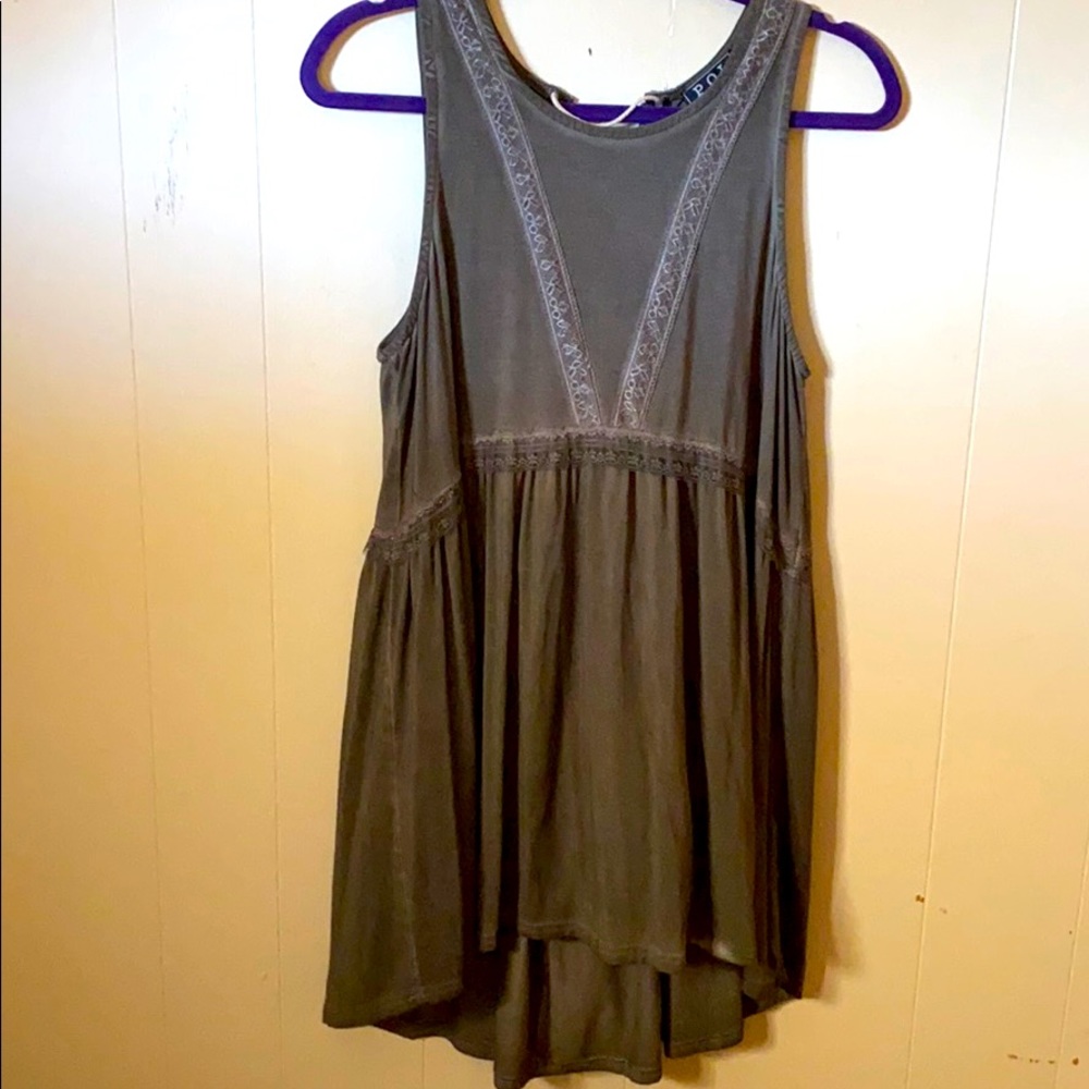 Green tank with threaded back